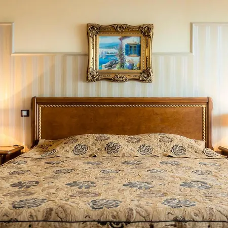 호텔 Palace Marina Dinevi 5*
